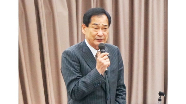 開会あいさつをする山野徹代表