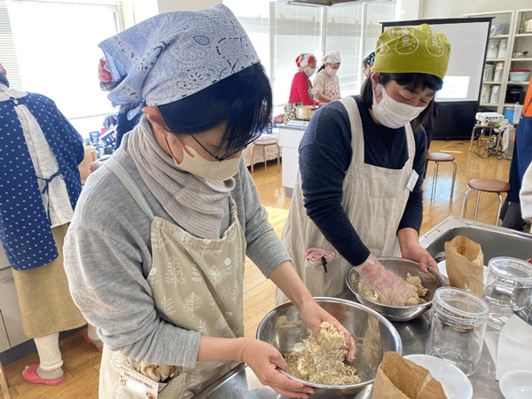 昨年度開催の手作りみそ仕込み体験会