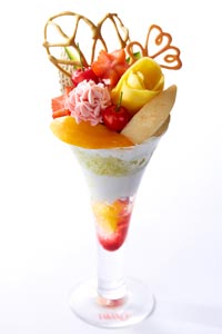 新宿本店の「母の日パフェ」2200円（税込）