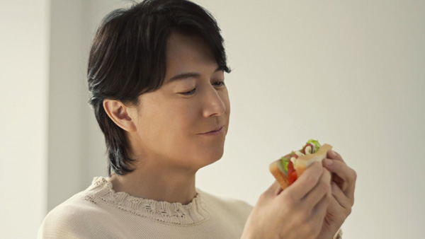 福山雅治のＣＭ第46弾　キユーピーハーフ「シンプルな食事」篇　放映開始_01.jpg