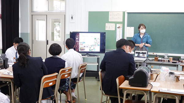 徳之島高校でのコーヒー教室の様子