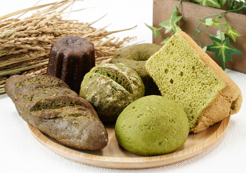 「米粉と緑茶のシフォンケーキ」など開発商品