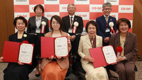 2022年度「子どもの貧困」支援活動への応援助成贈呈式を開催　日本生協連1.jpg
