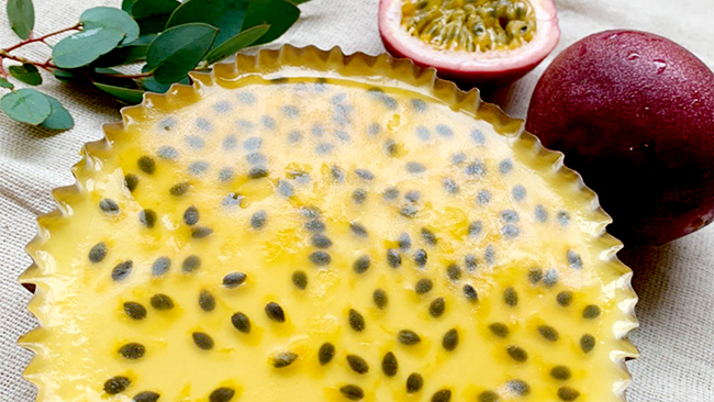 リターンとして提供する「農薬不使用パッションフルーツのレアチーズケーキ」