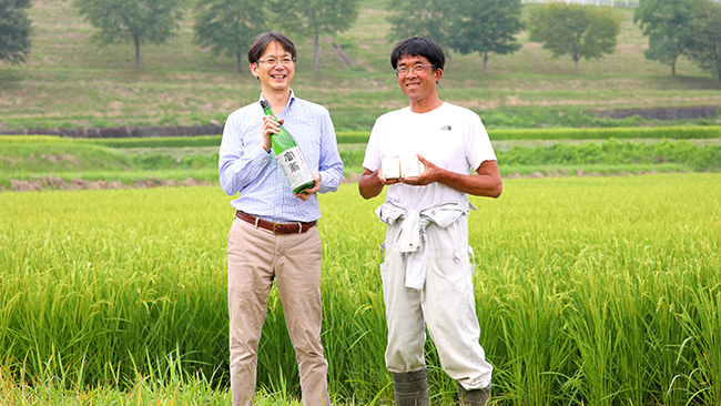 販売でタッグを組んだ北川本家代の北川幸宏さん（写真左）と丹州河北農園の河北卓也さん