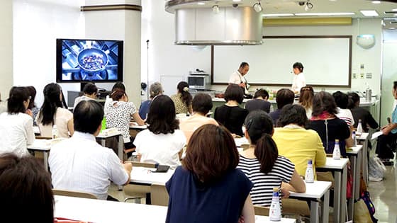 きじまりゅうた氏が講師　キッコーマン料理講習会でさつまいもレシピ紹介