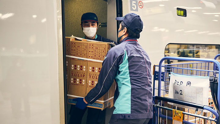 新幹線による荷物の輸送サービス