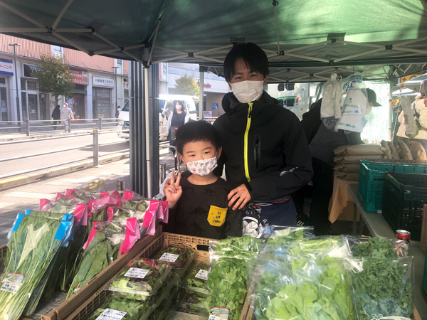 自慢の多古米や多古町の農産物をP Rするため毎週マルシェに出店している萩原さん