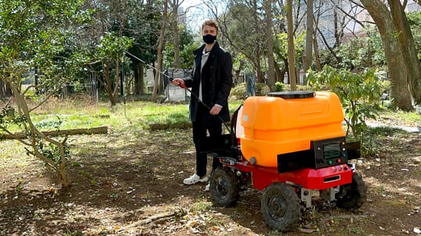大学の敷地内ではロボットのテストが可能