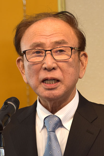 板木利隆氏