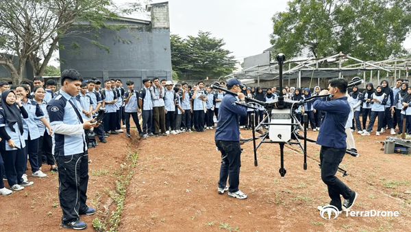 Poltek CWE大学の敷地を活用した実地訓練の様子