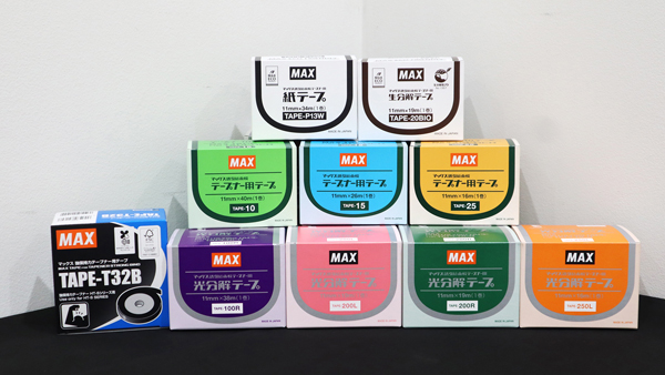 森林保全に配慮した紙とバイオマスインキを採用し、リニューアルした「テープナー」用テープの個箱