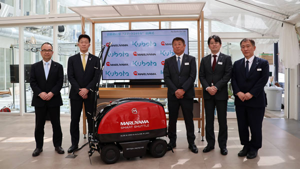 「KUBOTA AGRI FRONT」で4月26日に行われた「スマートシャトル」の出陣式（北海道北広島市）