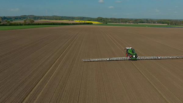ONE SMART SPRAYの技術を搭載したAGCOの散布機シリーズFendt Rogator　©2022 Bosch BASF スマートファーミング