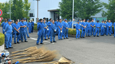 井関松山製造所周辺の清掃活動を実施　井関農機.jpg