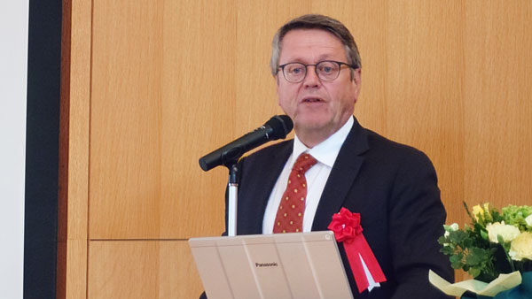 カリフォルニア大学デービス校のパトリック・H・ブラウン特別教授