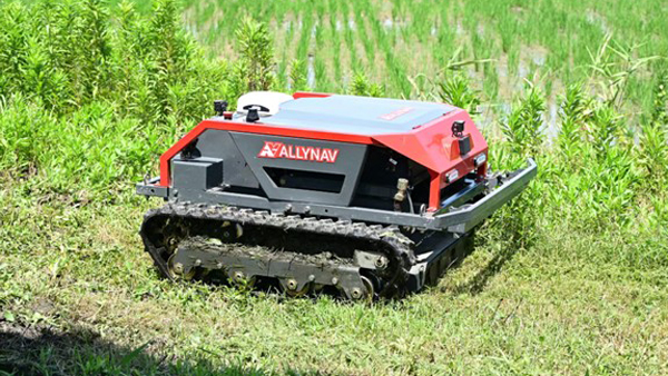 完全自律走行型の草刈りロボット「Taurus80E」