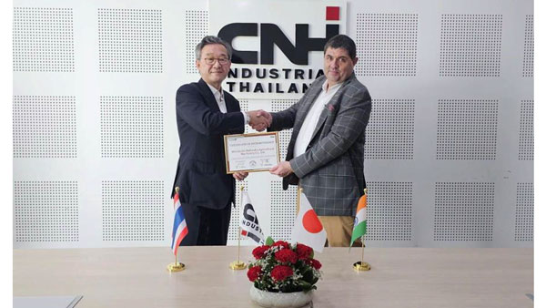 三菱マヒンドラ農機CEO取締役社長の齋藤氏（左）とCNHインダストリアル社 東南アジア・日本地区担当社長のマーク・ブリン氏