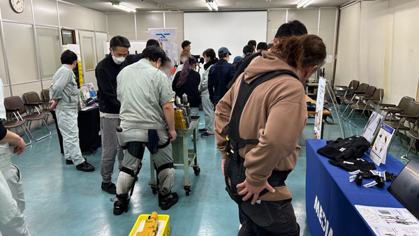 過去に実施したアシストスーツ出張体験会