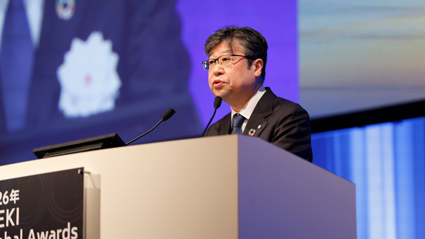 閉会挨拶をする谷常務