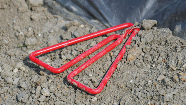 畑作業中に見つけやすいカラーリング