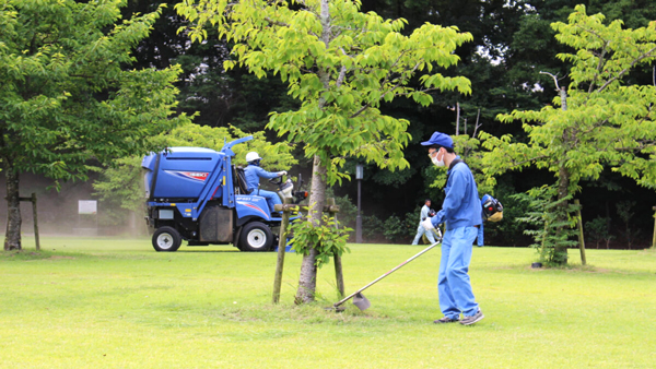 「松山市パークサポーター」公園の清掃美化活動の様子