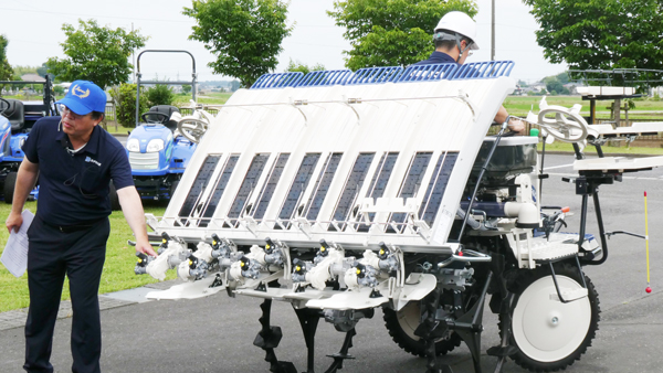 乗用田植え機の「さなえ」「RPQ5」