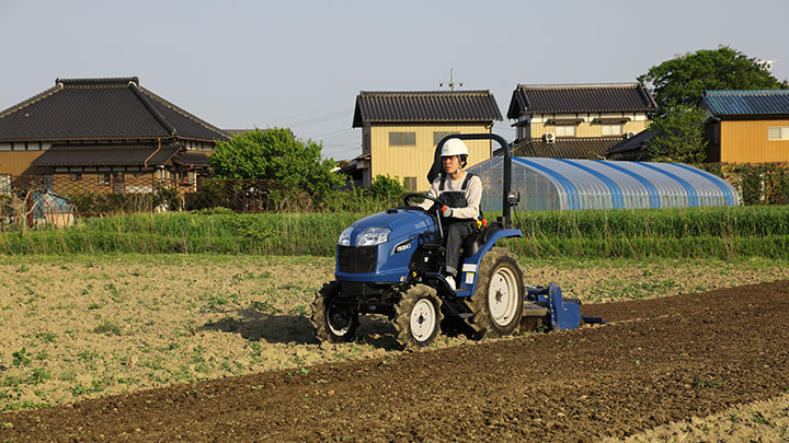 コンパクトトラクタに進化した「TQ3シリーズ」新登場　井関農機