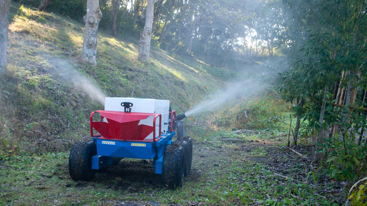 果樹園での農薬散布に最適な農作業用新車体「ZEUS R120」