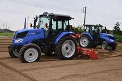 ロボットトラクタの圃場実演