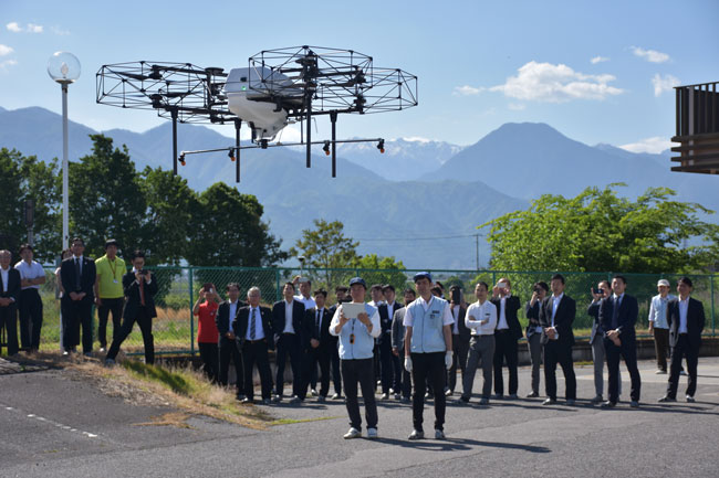 完全自動飛行の農業用ドローン量産機初出荷　ナイルワークス