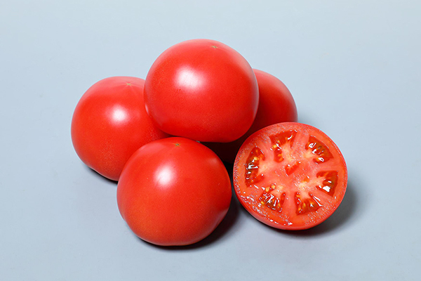大玉トマトの新品種「かれん」