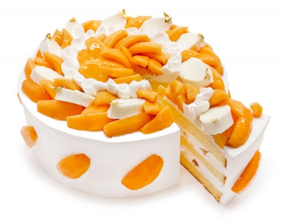 びわと杏仁ムースのショートケーキ