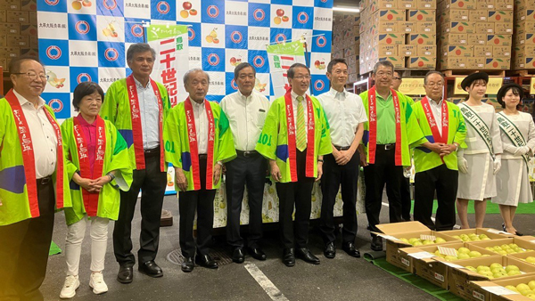 鳥取二十世紀梨初販売セレモニー（8月28日、大阪中央卸売市場）