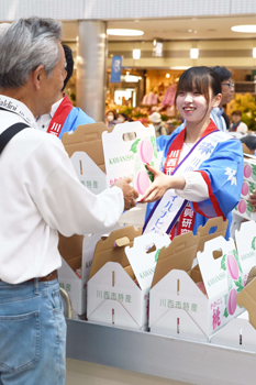 昨年の即売会の様子