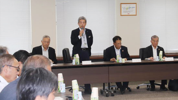 坂本雅彦会長が開会あいさつ
