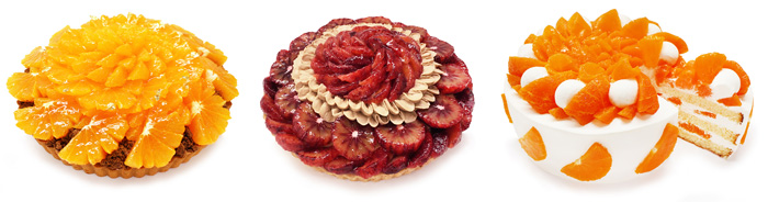 左から、愛媛県宇和島市CORLEOFARM産「清見オレンジ」のシナモンクラムのケーキ（1ピース1200円・税込）、愛媛県宇和島市YAMAUCHIFARM産「ブラッドオレンジ」とキャラメルチョコクリームのケーキ（1ピース1200円・税込）、愛媛県宇和島市YAMAUCHIFARM産「せとか」のショートケーキ（1ピース1400円・税込）