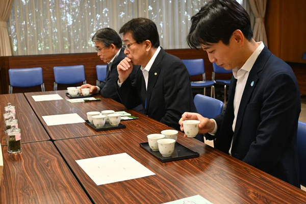 「利き茶」の様子