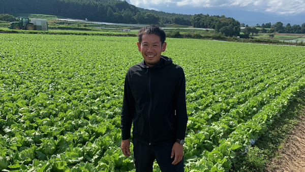 川上村でレタスを生産する由井さん