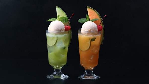 専門店のメロンクリームソーダ