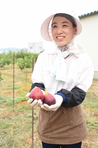 川西産いちじく「朝採りの恵み」を栽培する西田さん