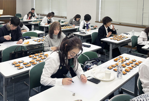 野菜ソムリエによる評価の様子