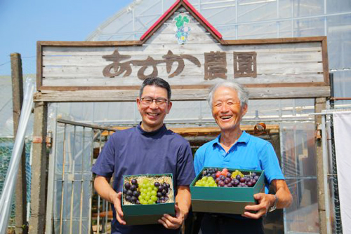 農園責任者（左）と園主